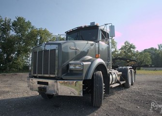1999 Kenworth T800 SemiTractor Truck